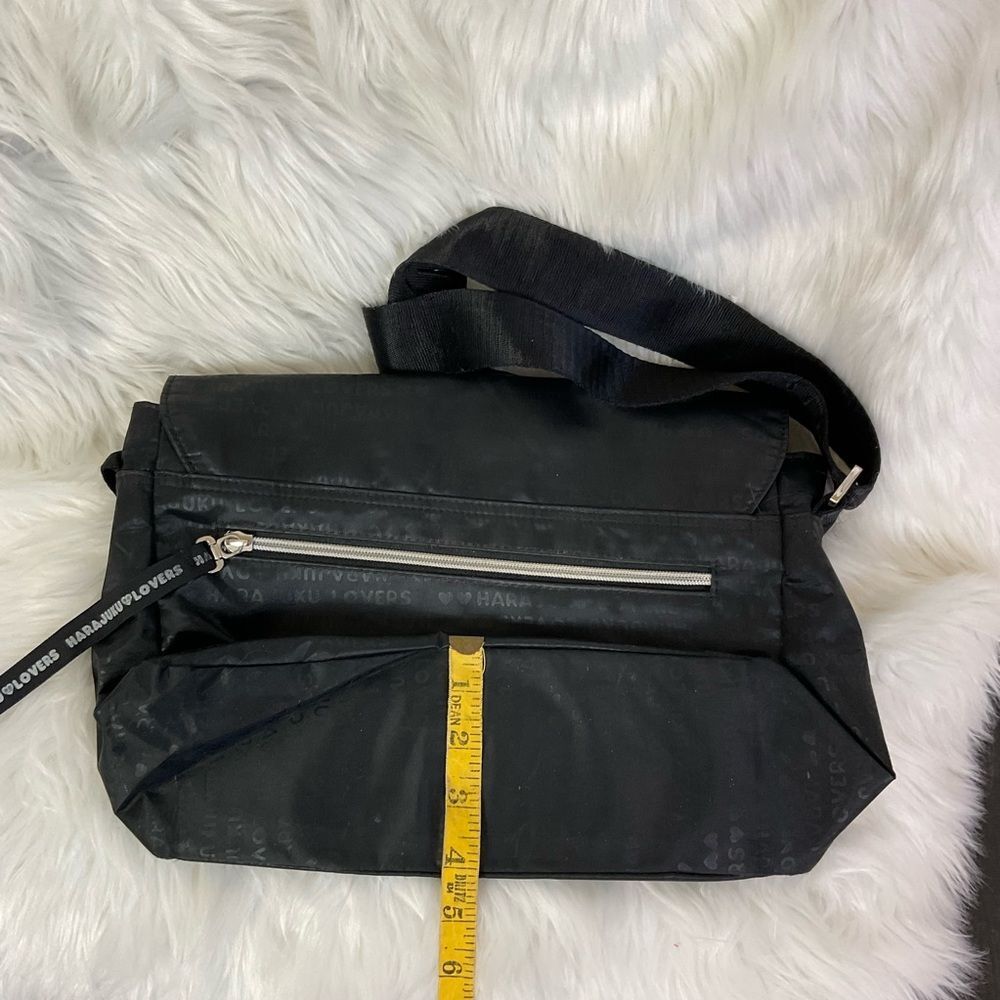 Harajuku Lovers Unisex Black Multi Pocket Crossbody Messenger Bag - Picture 10 of 13